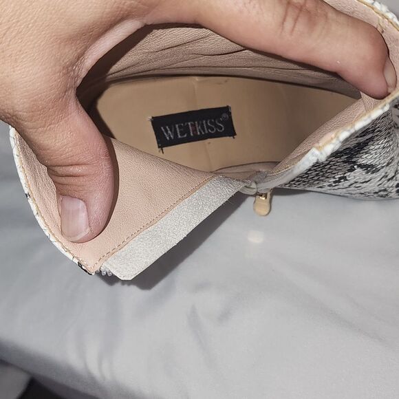 WetKiss Snakeprint Pointed Toe Block Heel Boots Size 8.5 - Picture 6 of 11